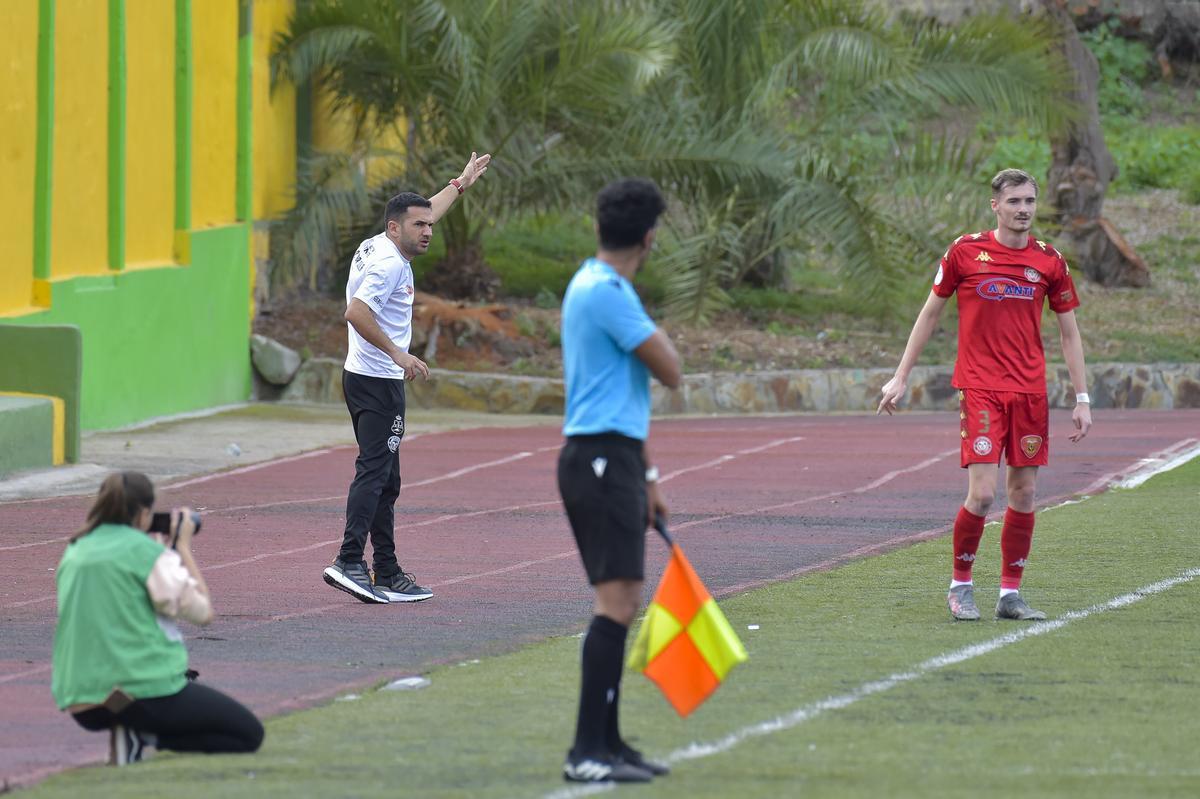 Partido de Tercera entre el Arucas y el Santa Úrsula, en imágenes