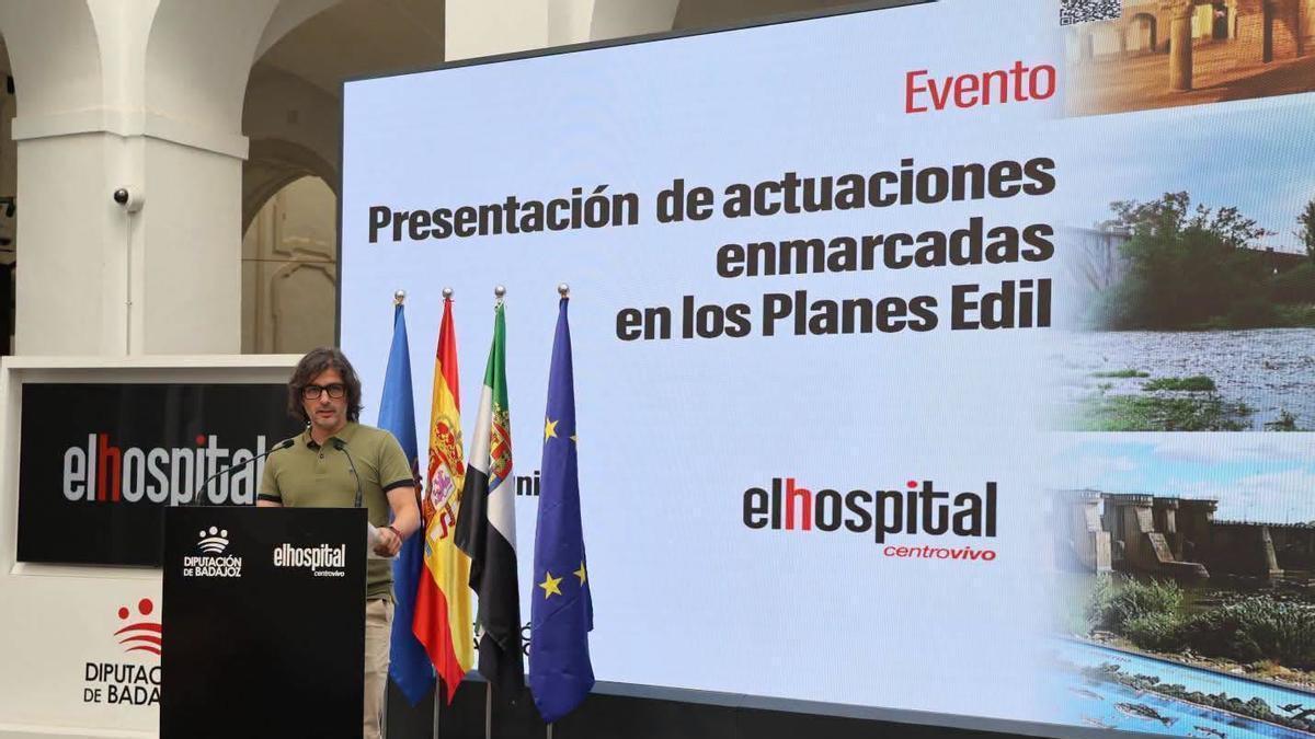 Francisco Jiménez Araya, alcalde de Villafranca, en la presentación de actuaciones enmarcadas en los Planes Edil.