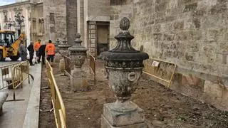 La retirada de los árboles de la catedral saca a luz nuevos elementos decorativos