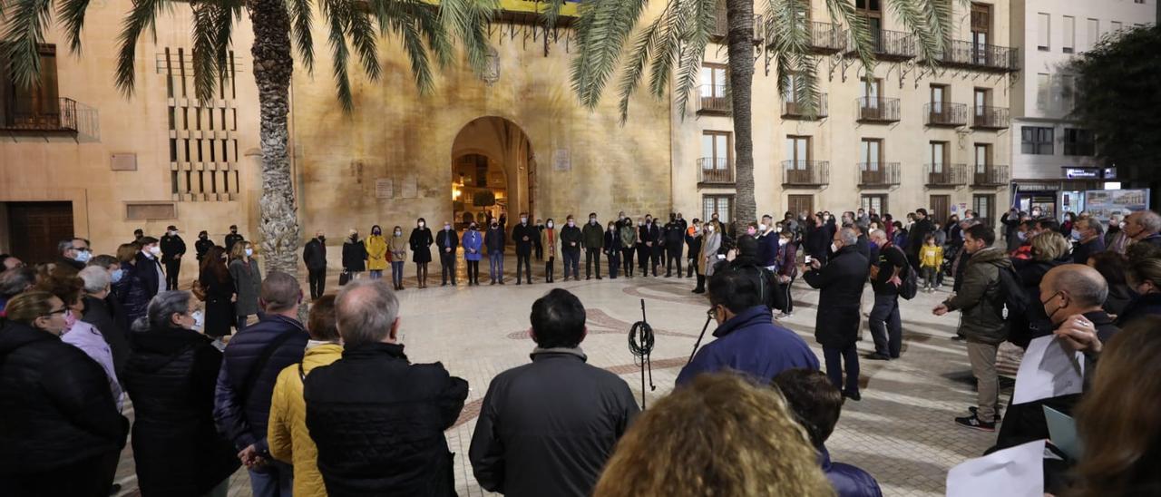 Cinco minutos de silencio por Ucrania desde Elche