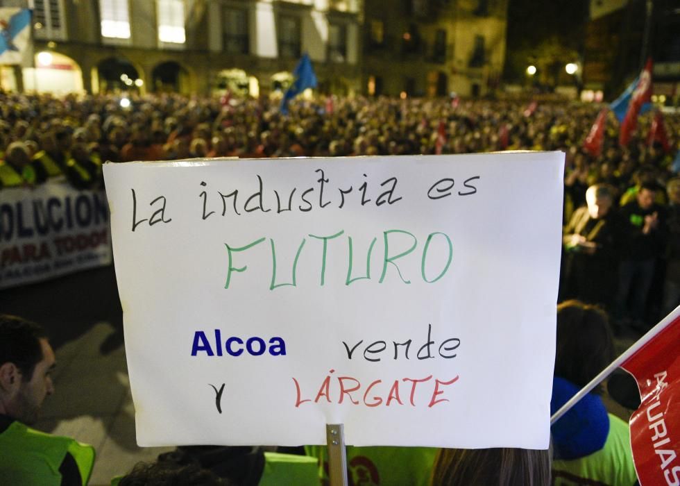 Multitudinaria marcha de "Alcoa no se cierra" en Avilés