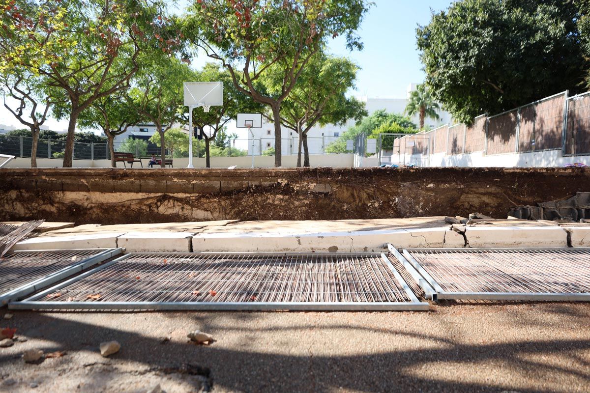 La visita al colegio Can Misses tras las inundaciones, en imágenes
