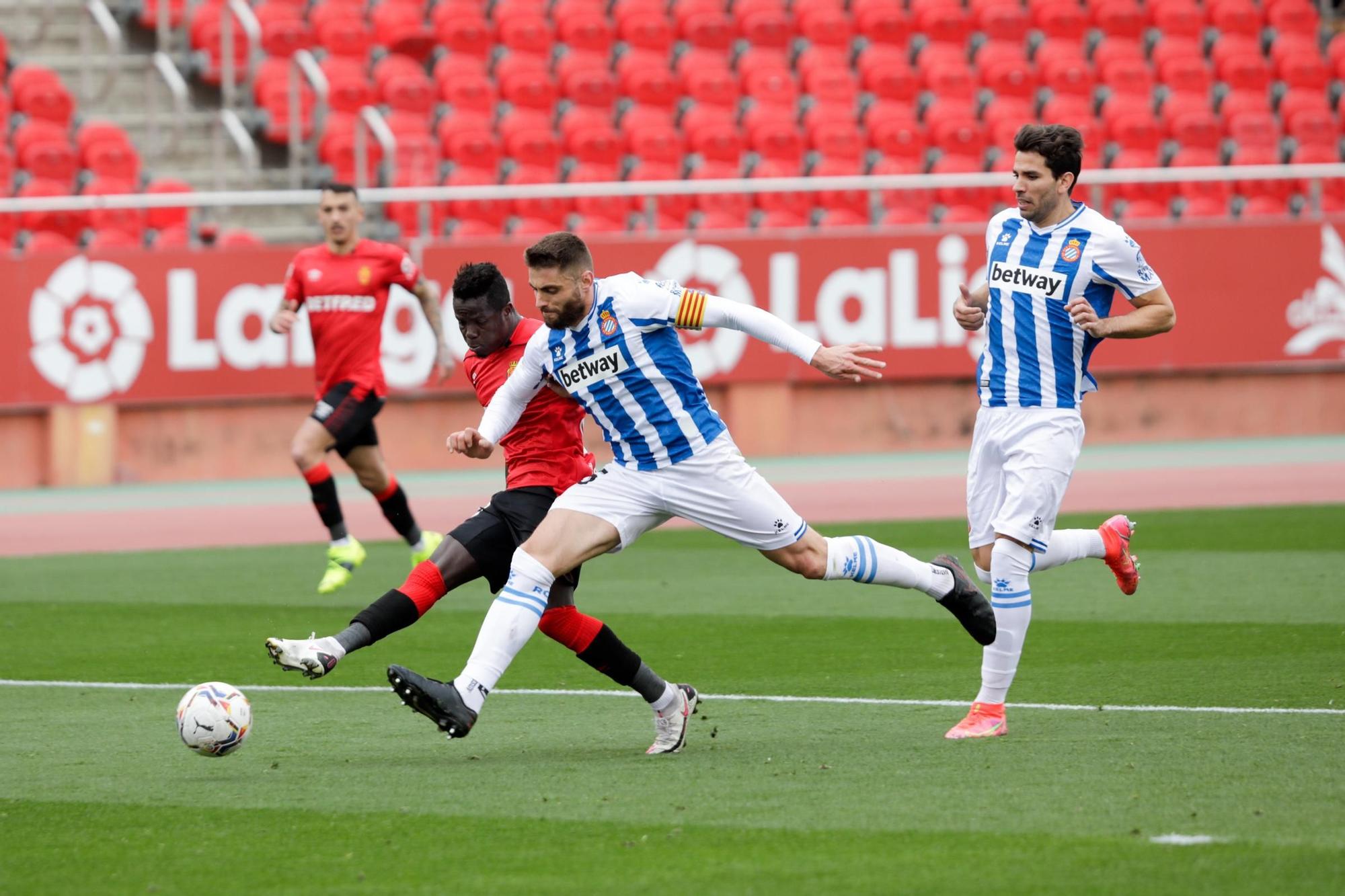 El Mallorca perdona al Espanyol y pierde