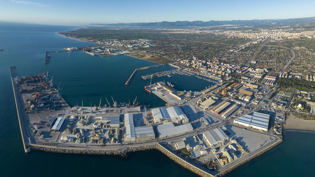 Imagen aérea del puerto de Castellón y el polígono del Serrallo donde se levantará LogistiCS.