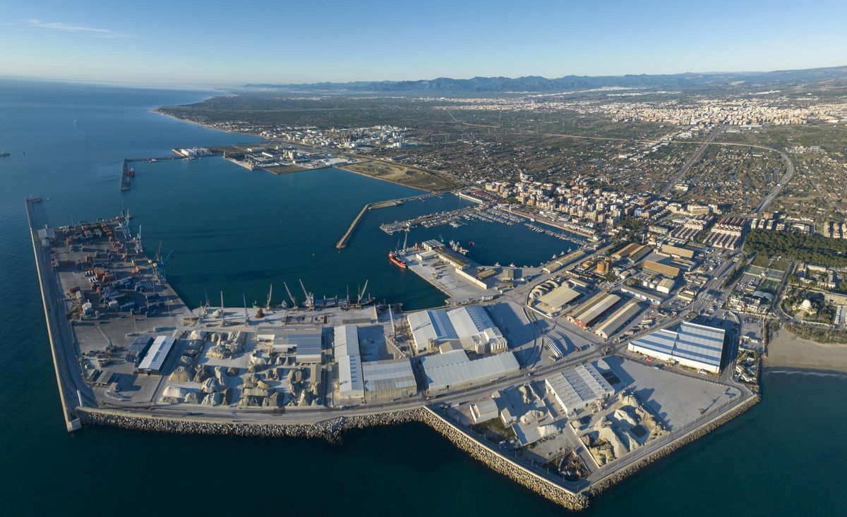 Imagen aérea del puerto de Castellón y el polígono del Serrallo donde se levantará LogistiCS.