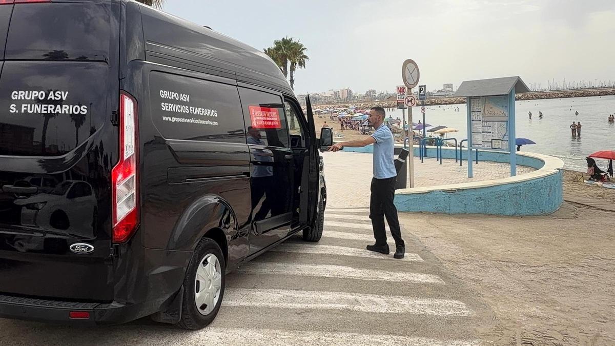 Servicios funearios en la playa de Los Náufragos