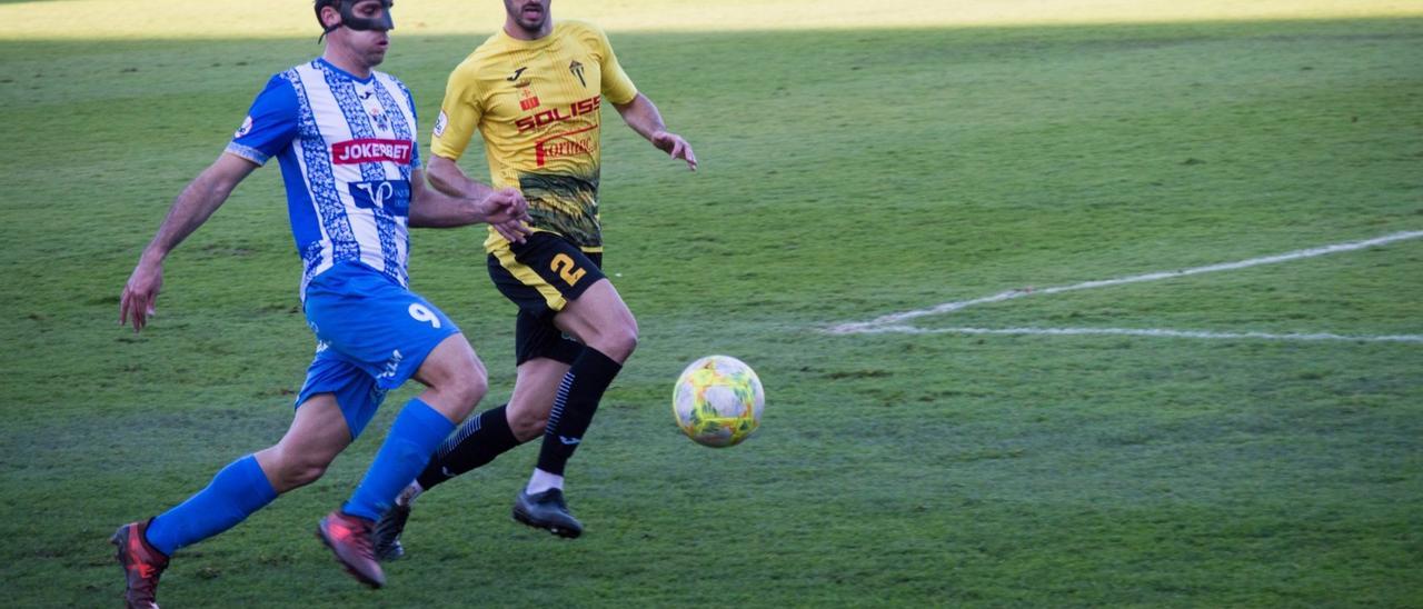 Álvaro Sánchez, con la camiseta del Talavera