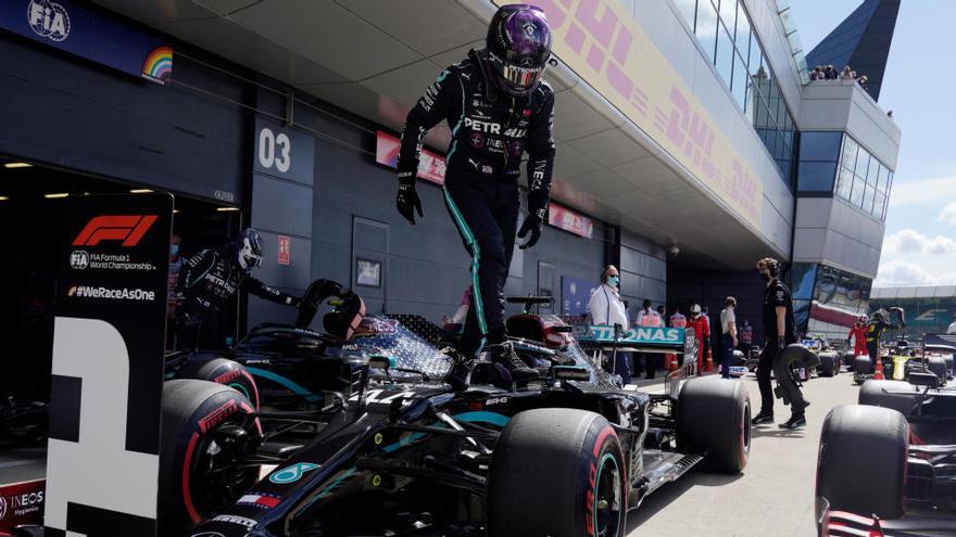 Lewis Hamilton celebra la seva «pole» a Silverstone