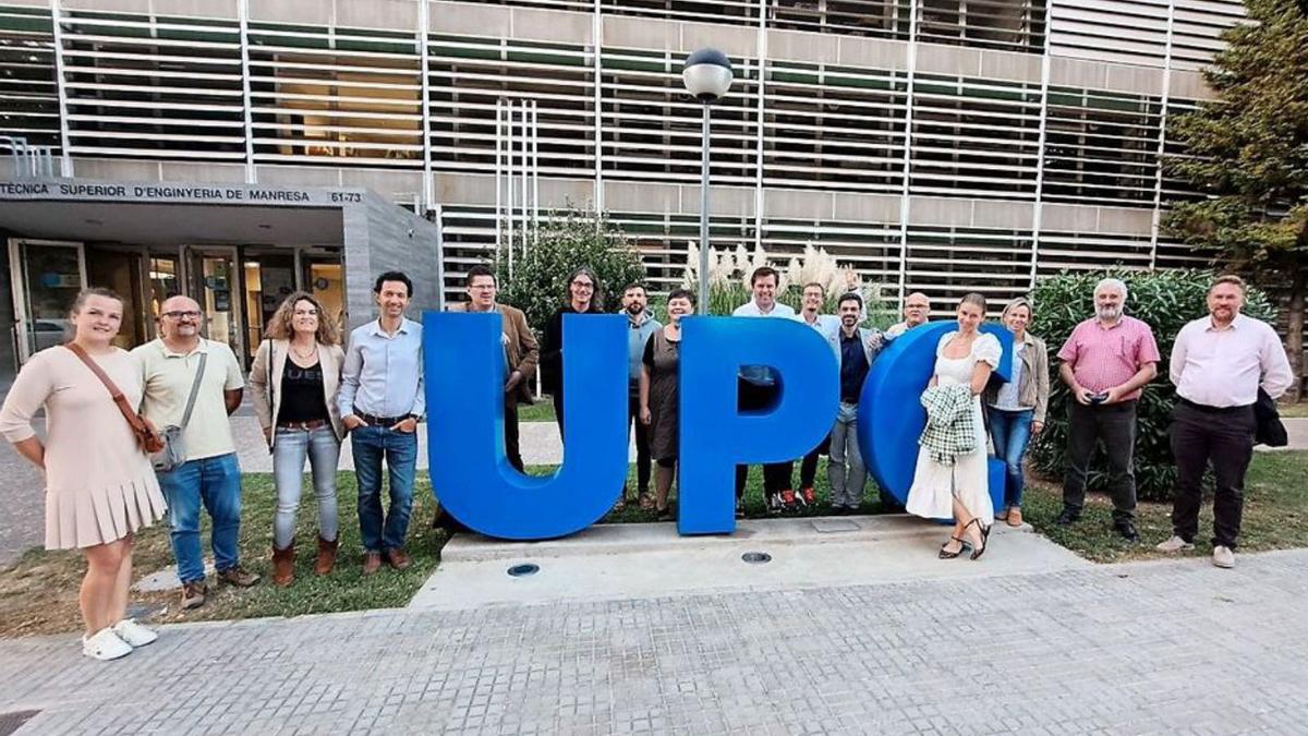 Participants en la trobada davant de la UPC Manresa | UPC MANRESA