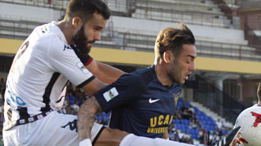 El UCAM es incapaz de pasar del empate ante el Badajoz