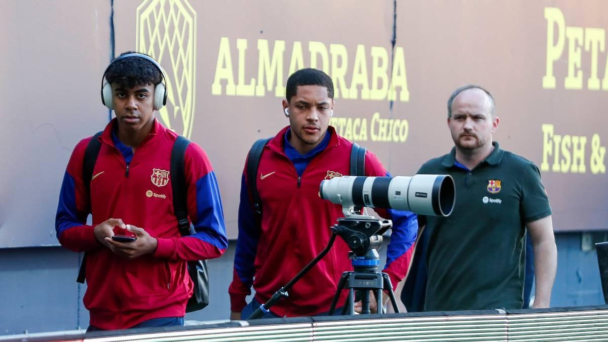 Vitor Roque y Lamine Yamal, en la previa del partido en Cádiz