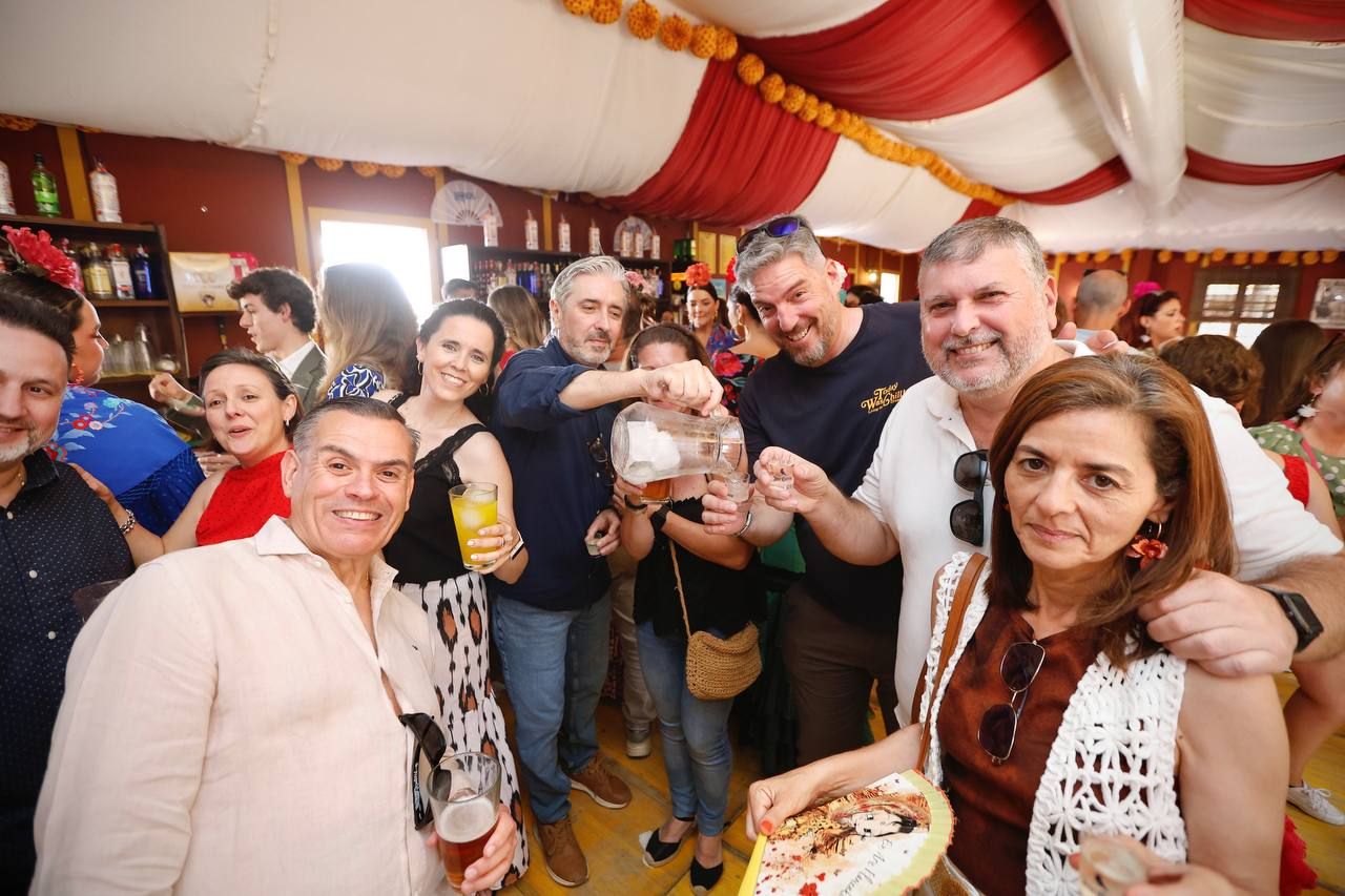 La Feria entra en calor con todas las mesas llenas