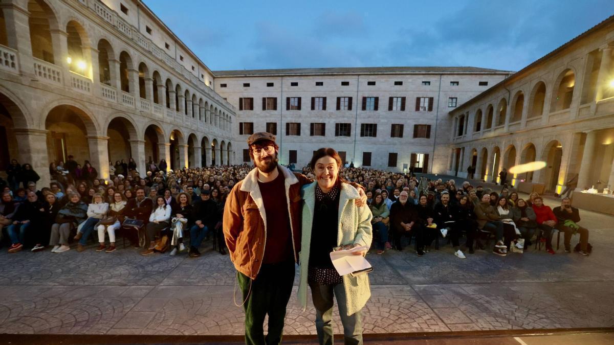 VÍDEO | David Uclés presenta la premiada 'La ciudad de las luces muertas' a sus lectores de Mallorca