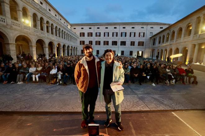 David Uclés presenta la premiada 'La ciudad de las luces muertas' a sus lectores de Mallorca