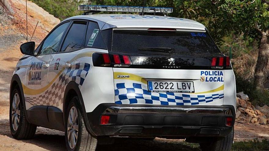 Una patrulla de la Policía Local actuó ante la emergencia.