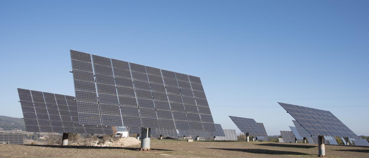 Fonollosa ja té un parc solar de 4,5 hectàrees