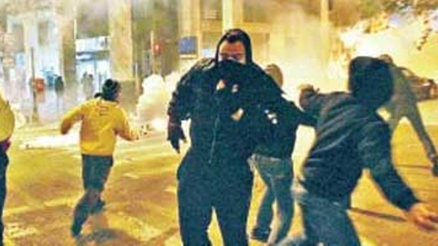 Las protestas incendian Atenas en el tercer día de altercados