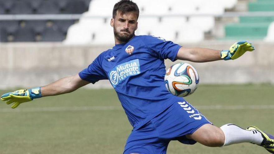 El CD Castellón sigue insistiendo en Castells, Álvaro Campos y Cristian Herrera