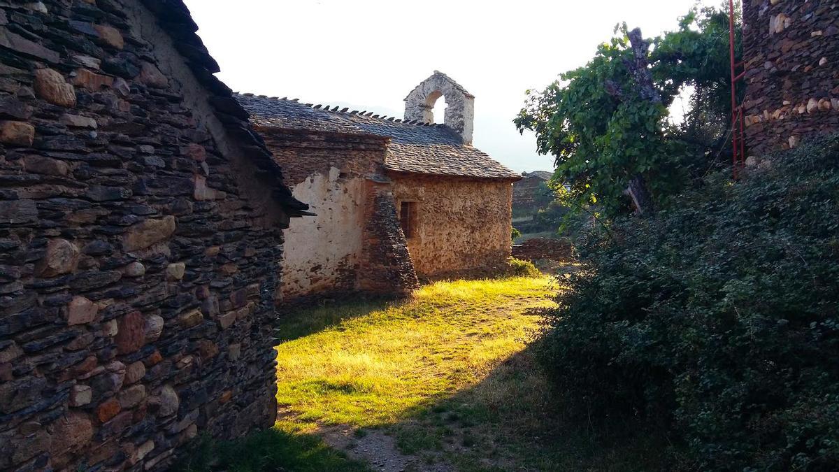 El pueblo abandonado de Guadalajara que vuelve a la vida: llevan 40 años restaurandolo a mano y es de obligada visita