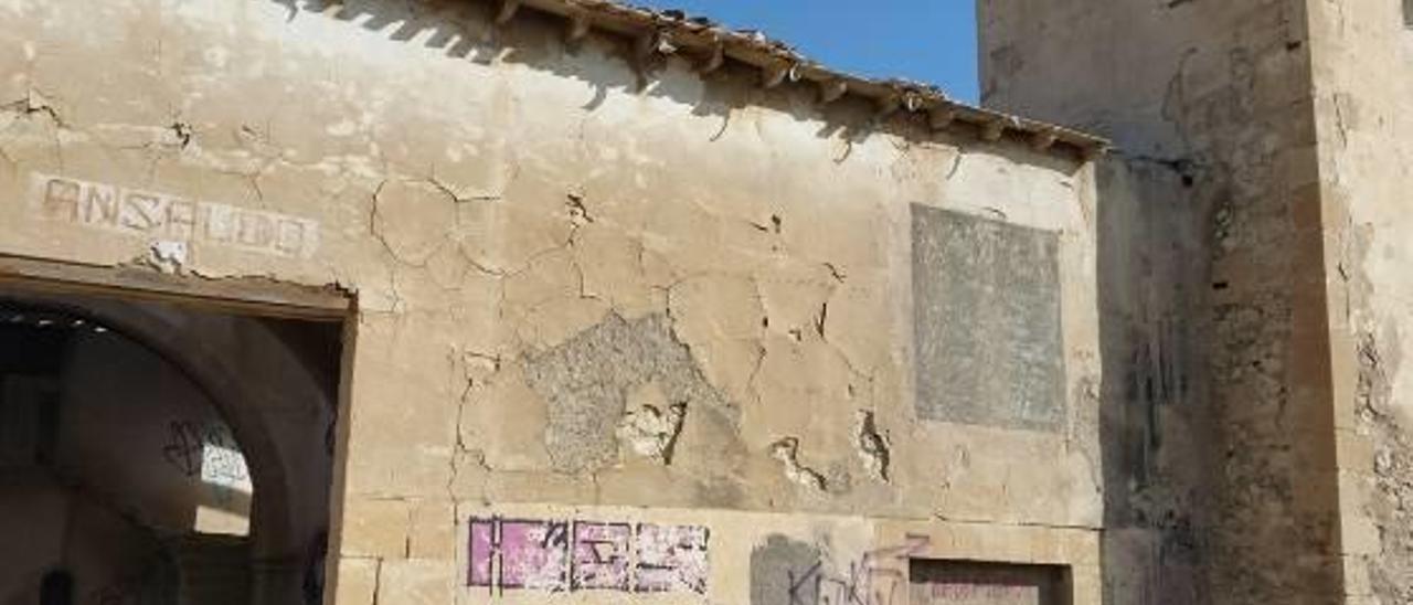 La finca Ansaldo y su torre están en estado de abandono y deterioro.