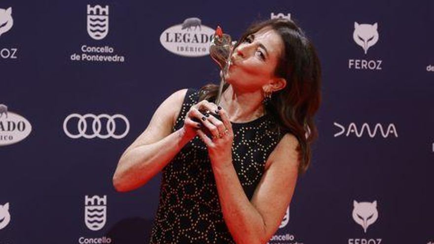 Nora Navas con el Premio Feroz a mejor actriz de reparto