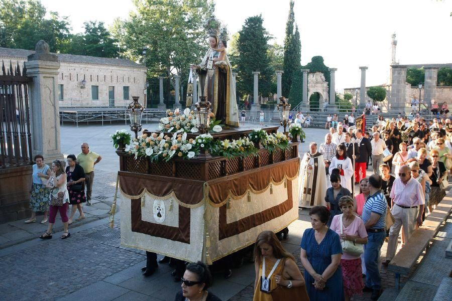 La procesión del Carmen toma el casco antiguo