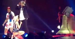 L’exnena Disney interpreta una versió de ’Party in the USA’ escandalosa.