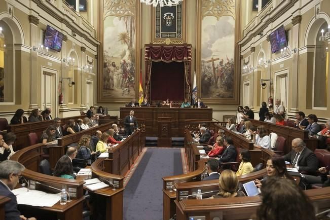 18/04/2017.CANARIAS POLITICA.Pleno del Parlamento de Canarias..Fotos: Carsten W. Lauritsen