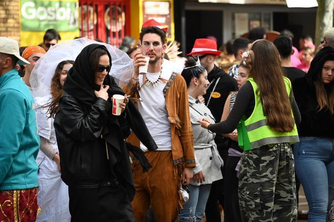 La ciudad entera se viste de colores y se llena de música y risas en el Carnaval de Badajoz.