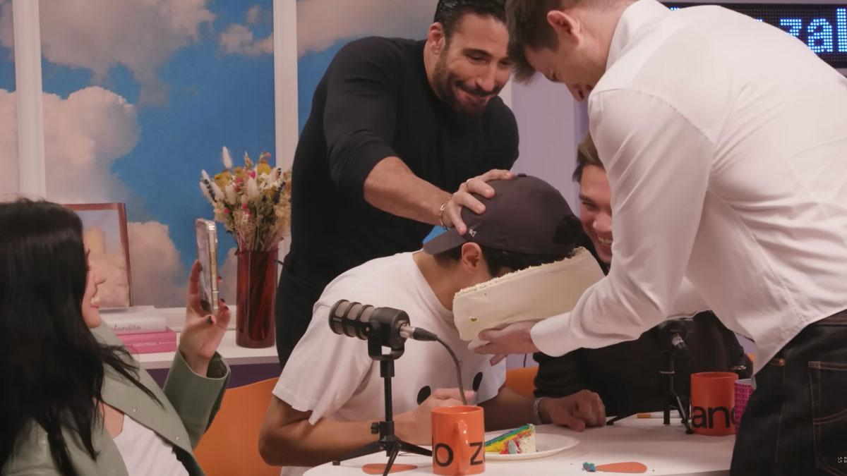 Miguel Ángel Silvestre y Miguel Bernardeau le dan un tartazo a Carlos Peguer.