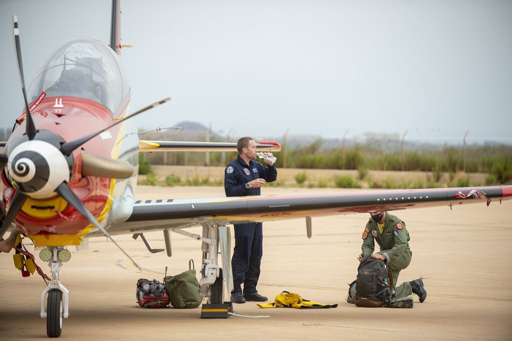 Los dos primeros aviones suizos PC-21 llegan a la AGA