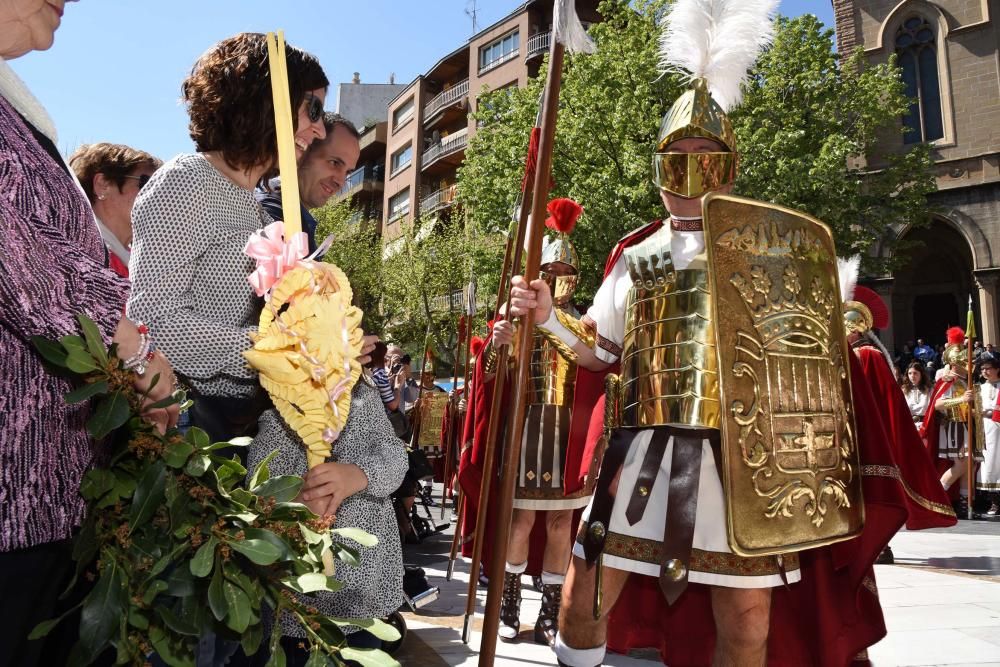 Benedicció de Rams davant l'església de Crist Rei de Manresa i desfilada dels Armats