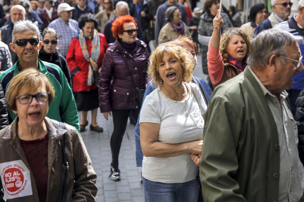 Medio millar de personas vuelven a manifestarse en Palma por las pensiones