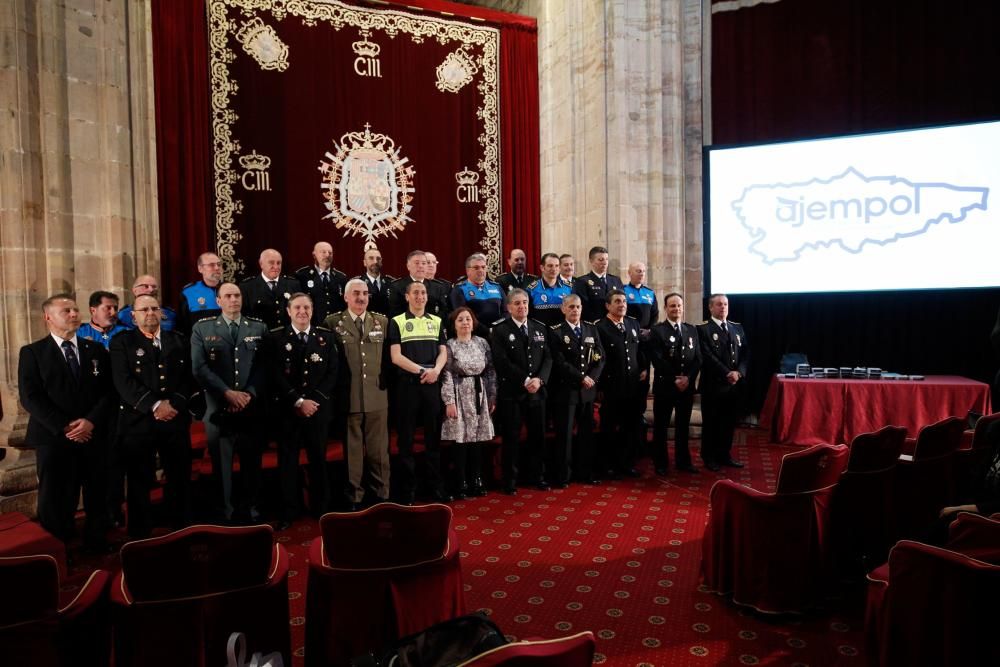 Entrega de condecoraciones a mandos de policías locales