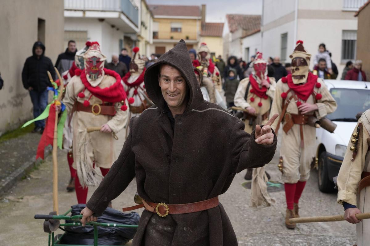 GALERÍA | La Vaquilla y los Cencerros reviven el antruejo más tradicional en Palacios del Pan