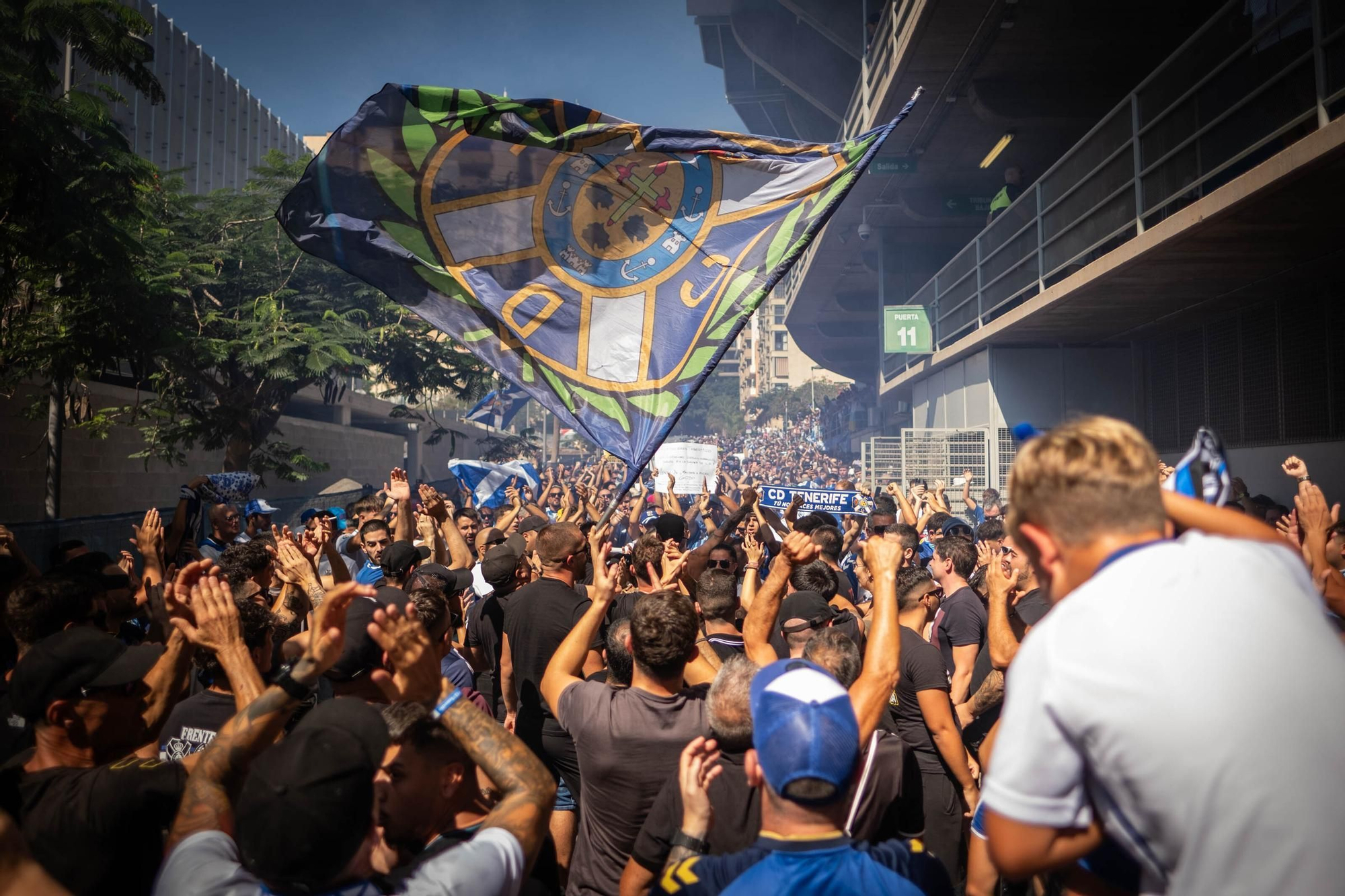 Manifestación de los aficionados antes del CD Tenerife-Sporting de Gijón