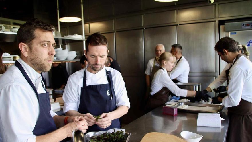 Vídeo: Una desena de xefs amb estrelles Michelin rememoren Santi Santamaria