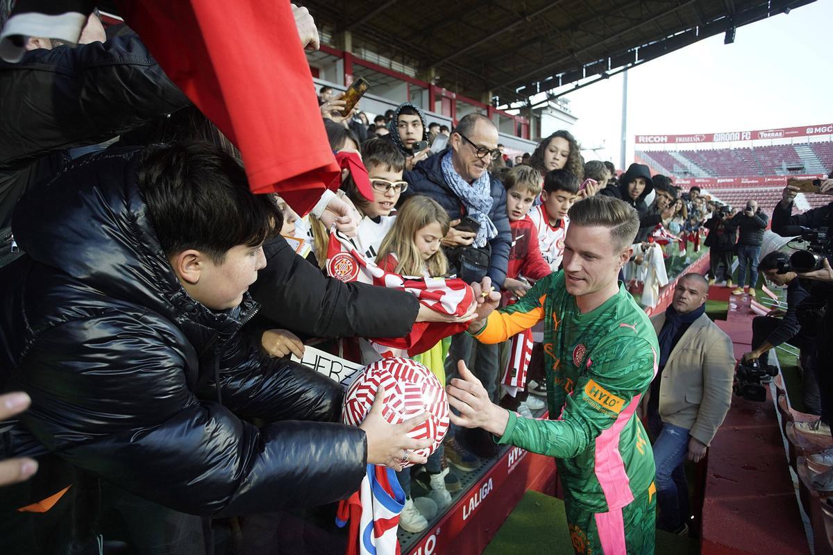 Girona Montilivi presentació Ter Stegen a l'estadi amb aficionats