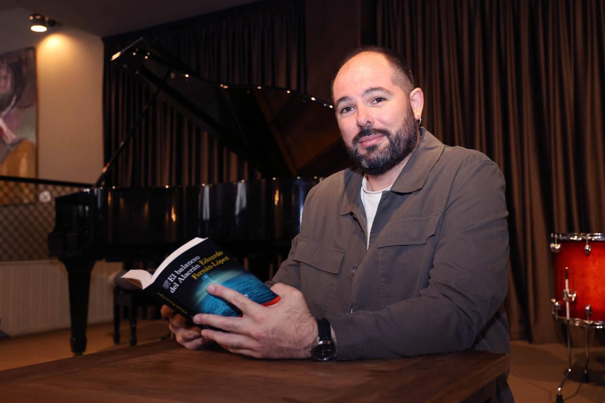 Vigo, Vitruvia y Alameda. Eduardo Fernán-López, autor de la novela negra "El balanceo del Alacrán", ambientada en Vigo