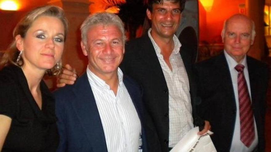 Juan Luis Martínez, junto al presidente del Real Golf de Bendinat, Rafael Ferragut, Bettina Kloss y Borja Ochoa, de Son Julià.