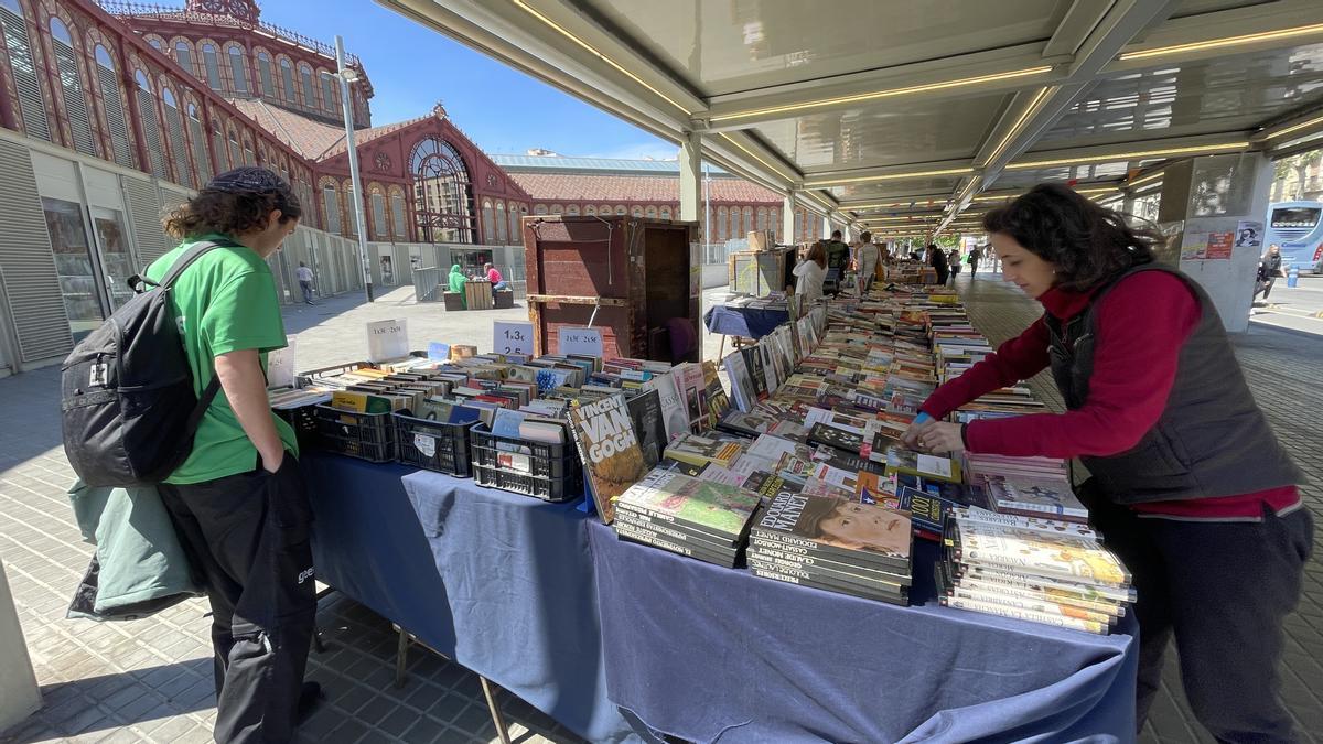 Els llibreters de Sant Antoni s’avancen al Sant Jordi amb un mercat de quatre dies