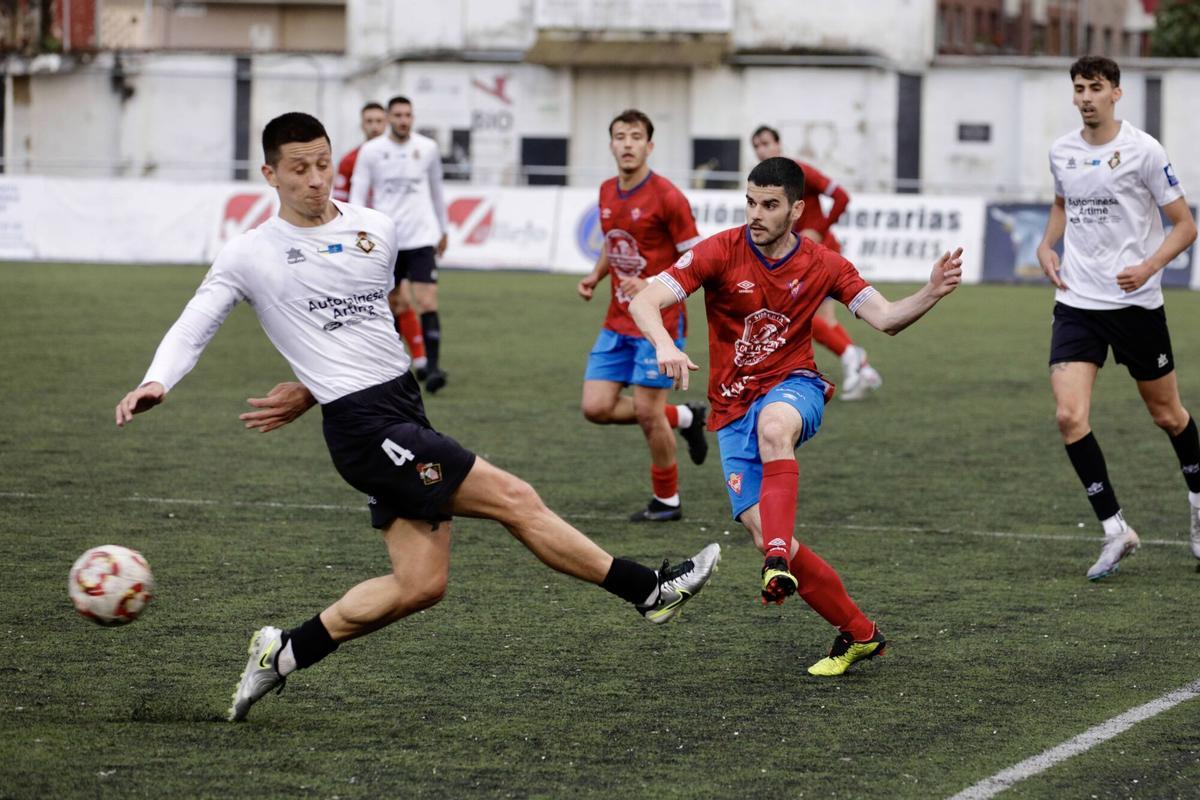 Un partido de fútbol.