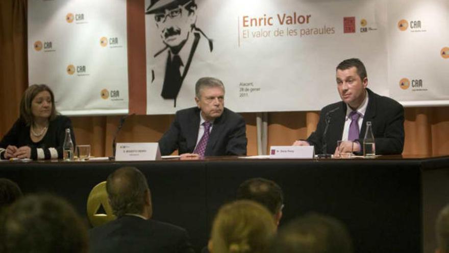 Ascensió Figueres, Modesto Crespo y el investigador Òscar Pérez, ayer durante la conferencia.