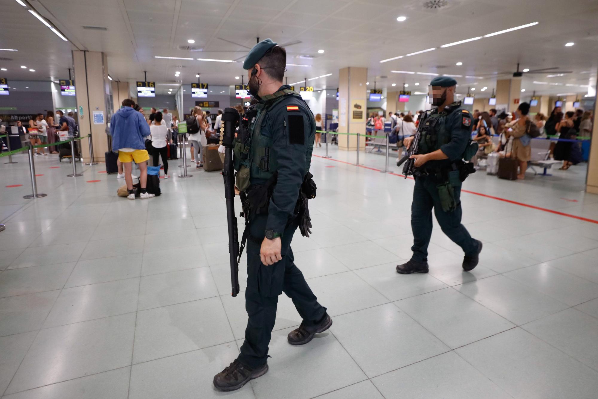 Vigilancia del grupo GAR de la Guardia Civil en Ibiza.