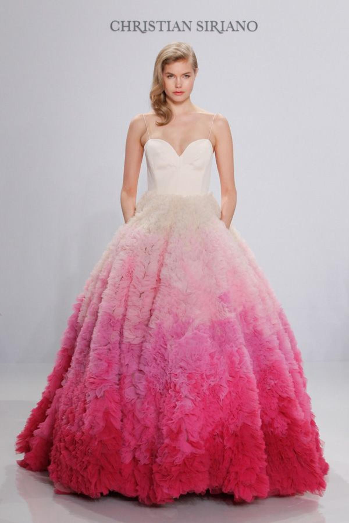 Christian Siriano Primavera/Verano 2017: Originalidad en tonos rosas