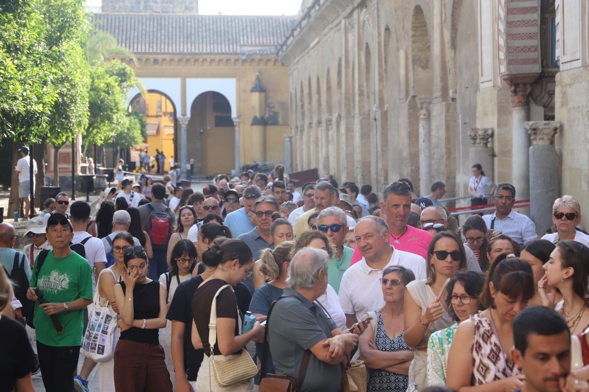 El fantasma de Notre-Dame sobrevola la mesquita catedral de Còrdova: un passeig per l’emblemàtic temple l’endemà de l’incendi El fantasma de Notre-Dame sobrevola la mesquita catedral de Còrdova: un passeig per l’emblemàtic temple l’endemà de l’incendi