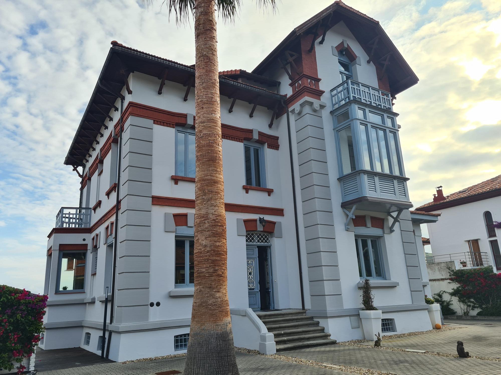 La casa de indianos que se vende a los pies de la playa en Ribadesella