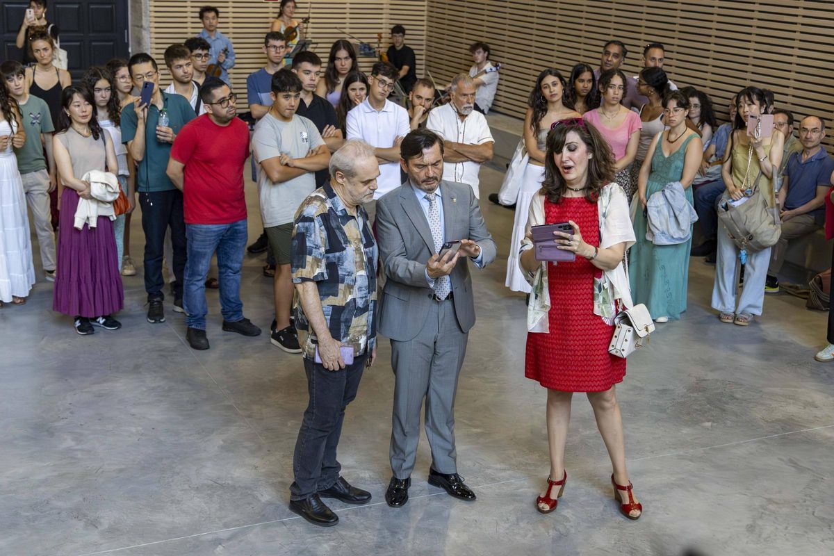 La mezzosoprano María José Montiel entonó 'Negra sombra' de la poeta Rosalía de Castro