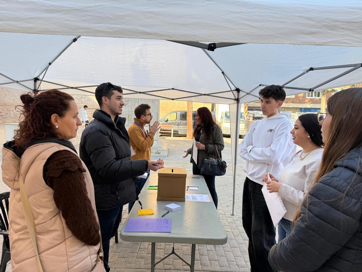 El ayuntamiento ha celebrado el “Mercado de las Ideas” donde han participado vecinos y vecinas.