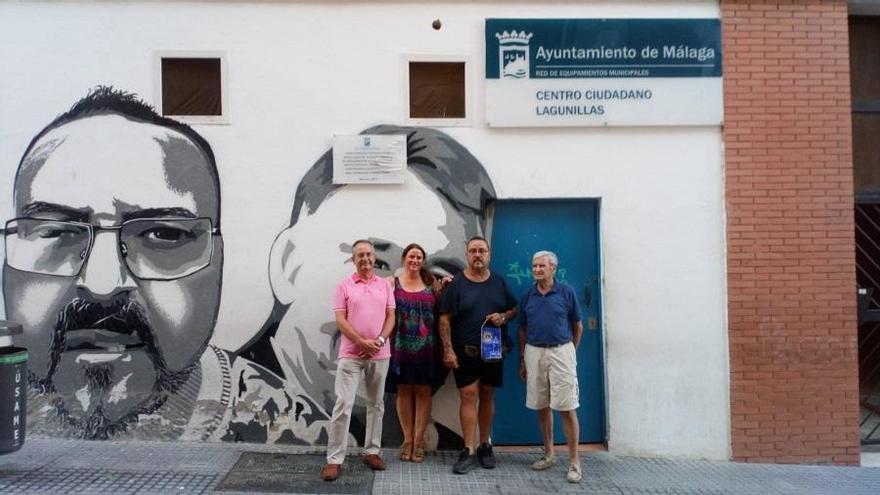 Los miembros del Club de Leones Málaga Limonar con Curro López en Lagunillas.